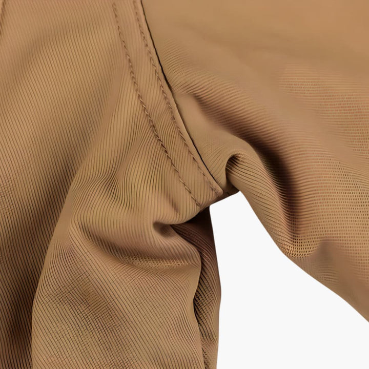 Herren Feldjacke mit verstellbarer Kapuze und mehreren Taschen