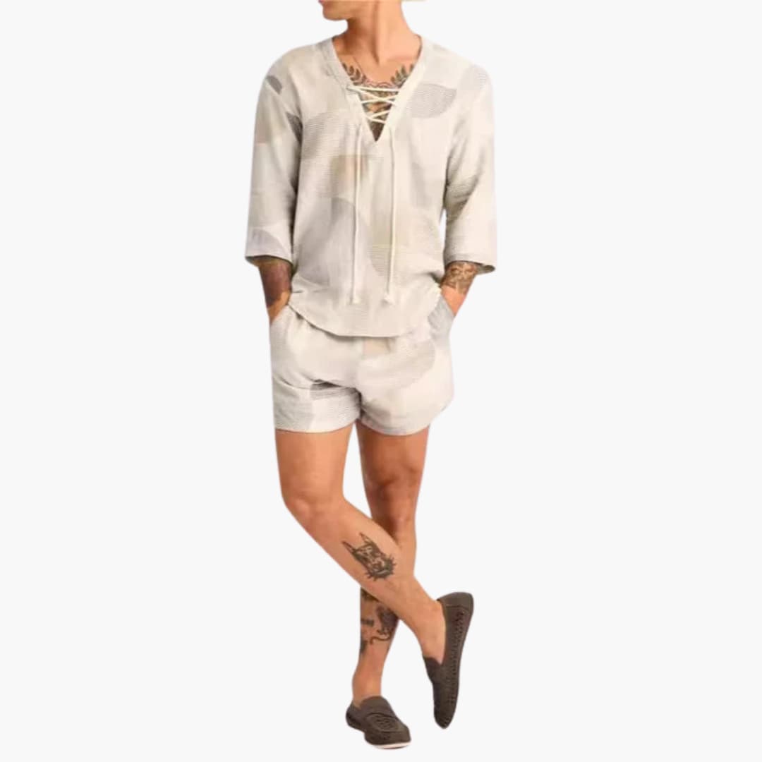 Herren Sommer Set mit Spitzenausschnitt und kurzen Hosen