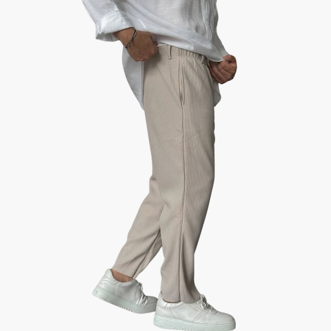 Herrenhose mit hohem Bund und weitem Bein