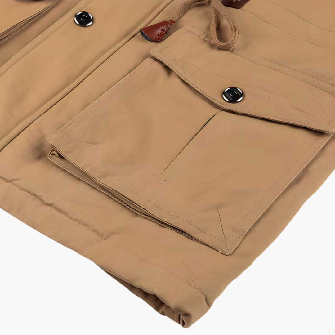 Herrenjacke mit Reißverschluss und mehreren Taschen