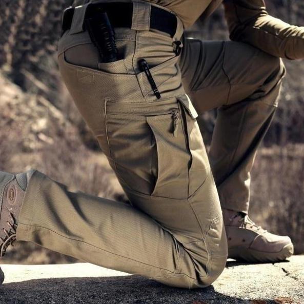 Herren-Cargohose mit Reißverschluss und mehreren Taschen