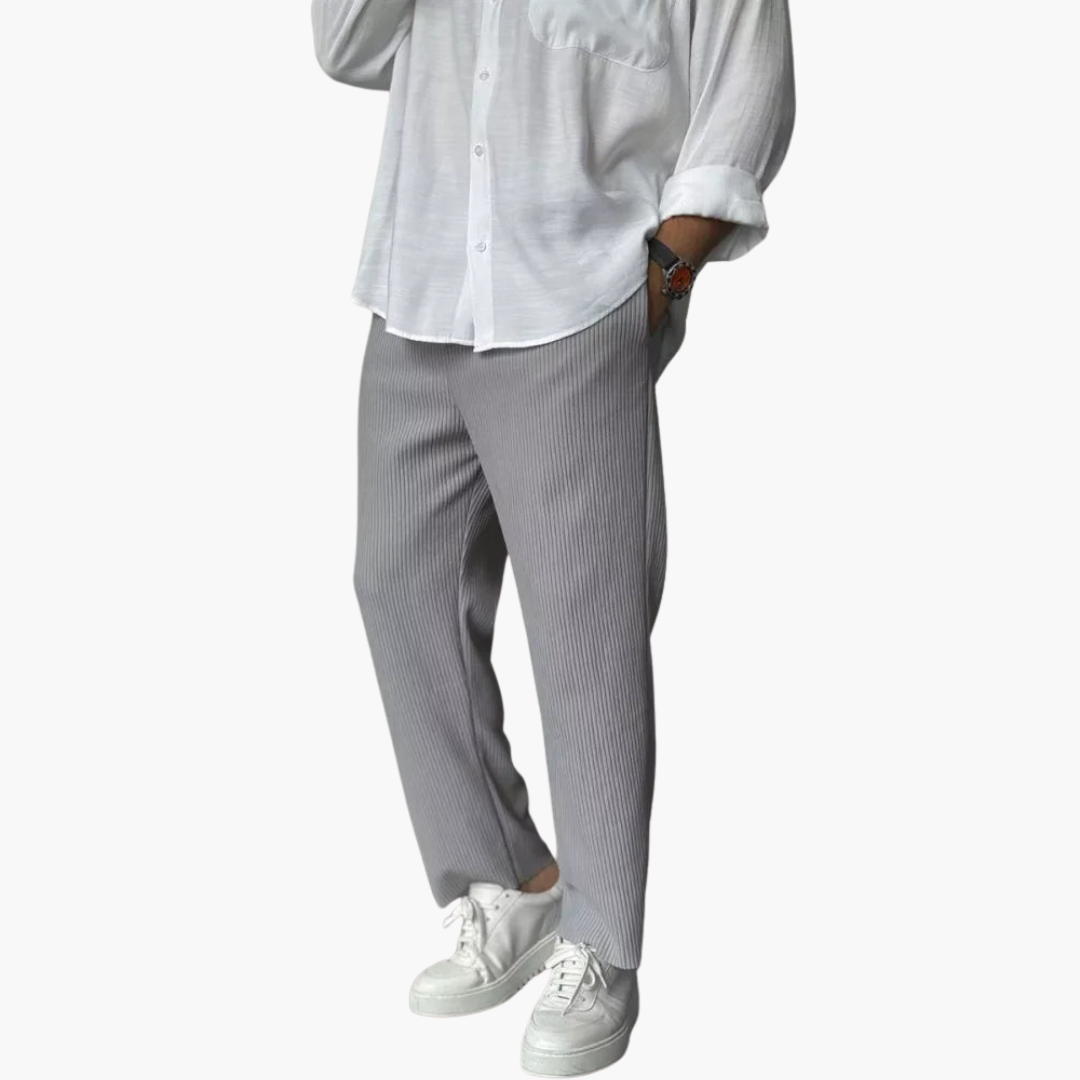 Herrenhose mit hohem Bund und weitem Bein