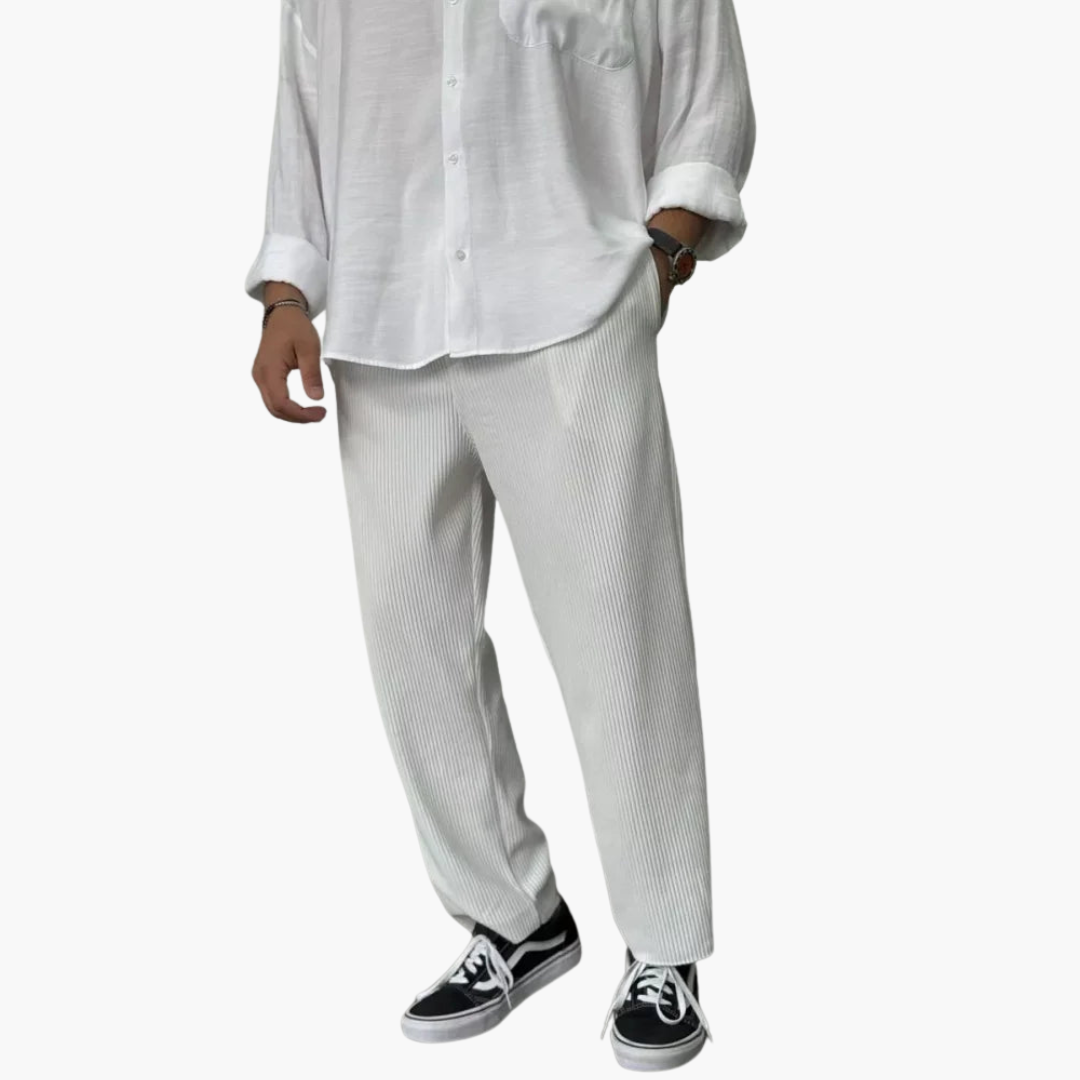 Herrenhose mit hohem Bund und weitem Bein