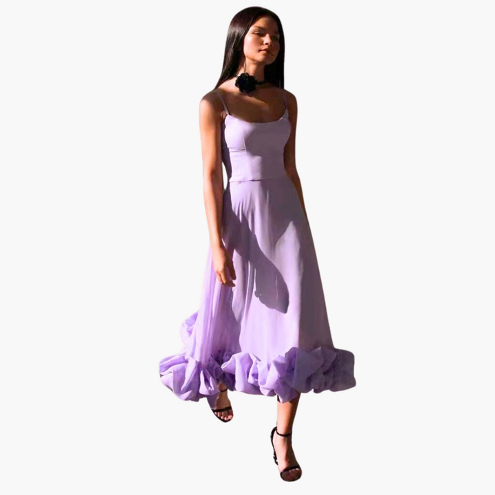 Elegantes fließendes Kleid für Frauen - mit Rüschen am Saum