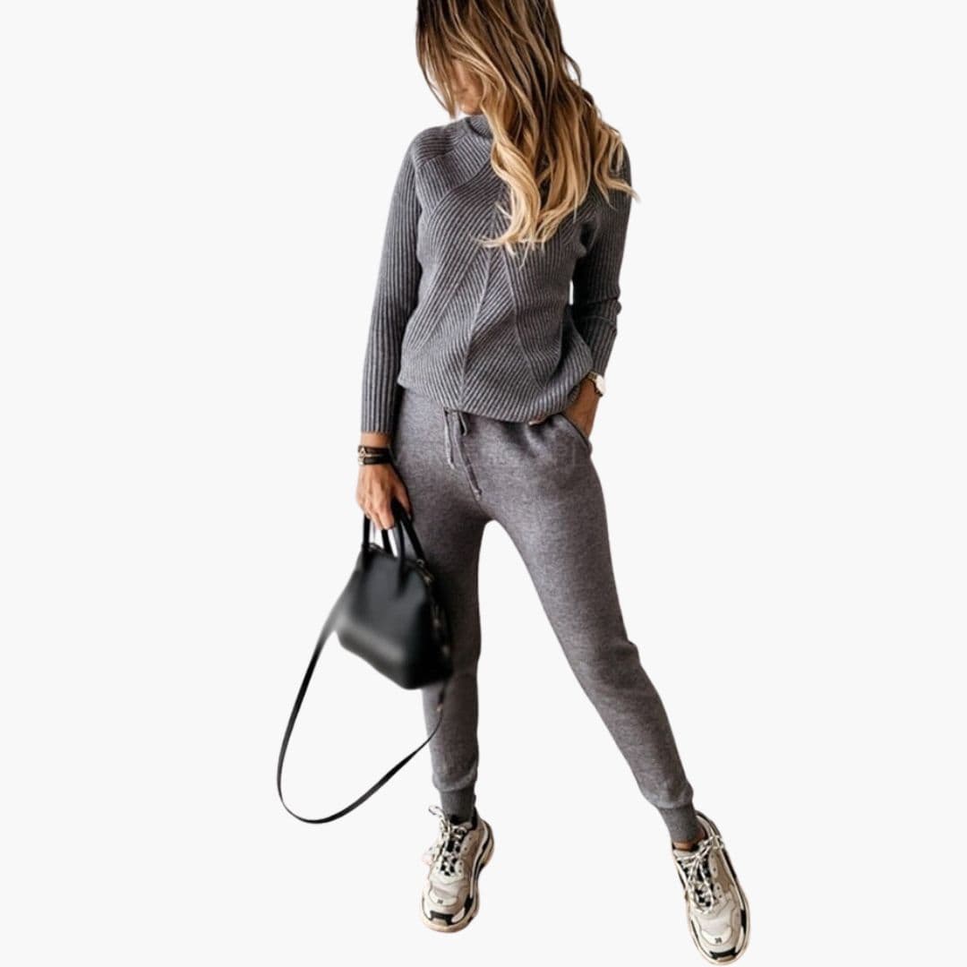 Damen Strickanzug mit Rollkragenpullover und Jogginghose