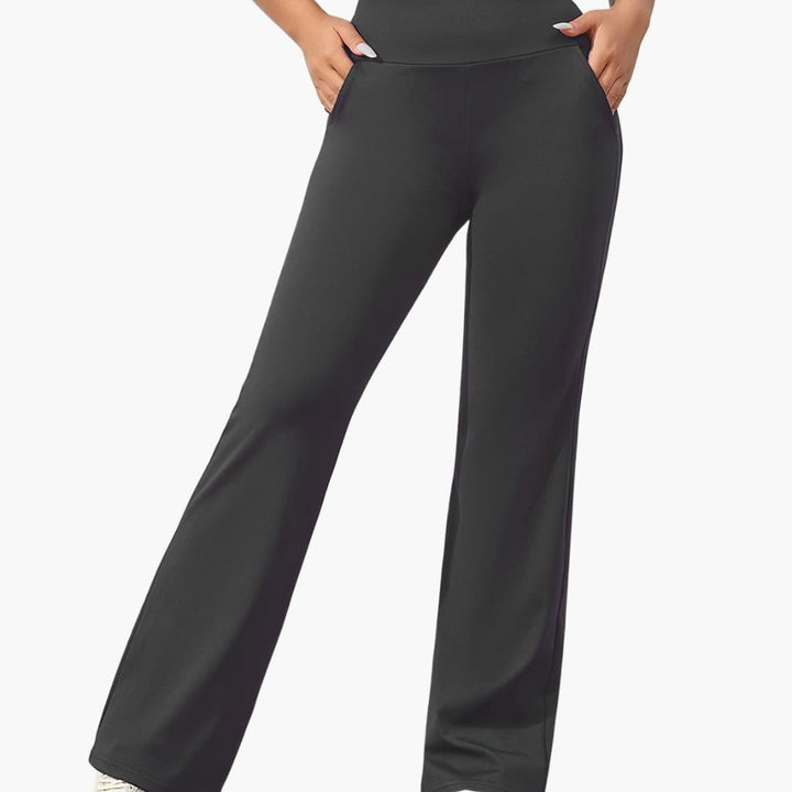 Damenhose mit Gummibund und ausgestelltem Bein