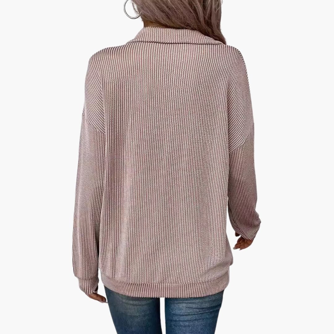 Damenpullover mit Streifenmuster und halbem Reißverschluss