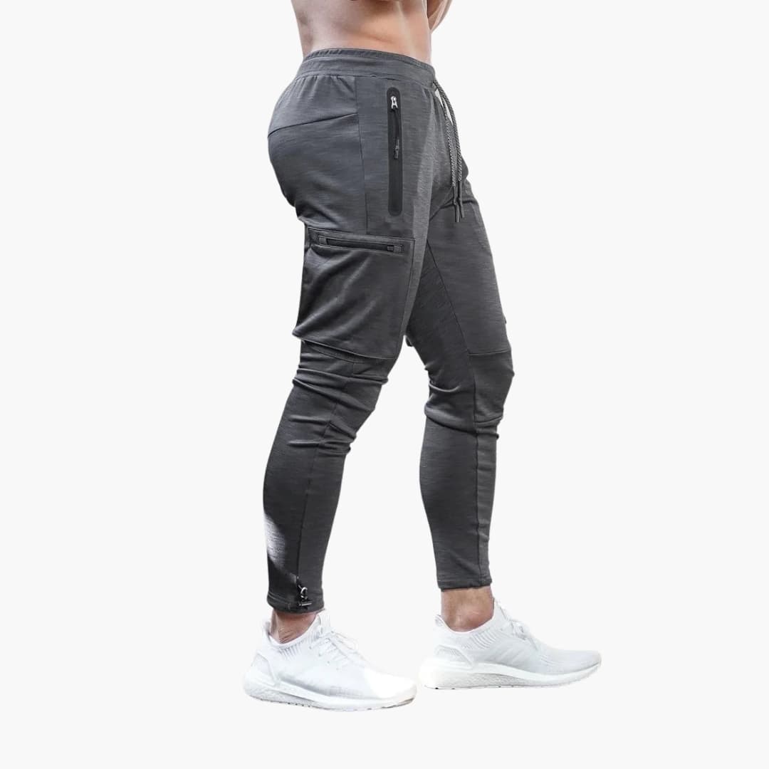Herren Sport Jogginghose mit schmal zulaufenden Beinen und Seitentaschen
