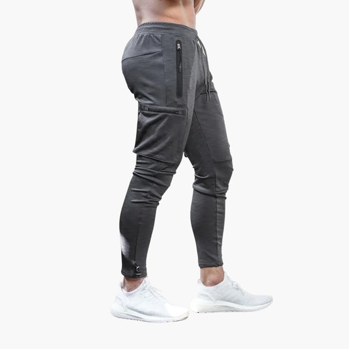Herren Sport Jogginghose mit schmal zulaufenden Beinen und Seitentaschen