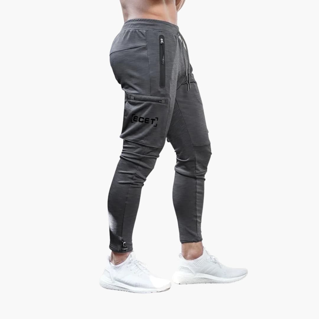 Herren Sport Jogginghose mit schmal zulaufenden Beinen und Seitentaschen