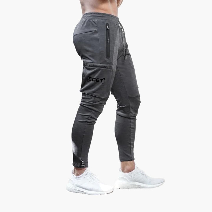 Herren Sport Jogginghose mit schmal zulaufenden Beinen und Seitentaschen