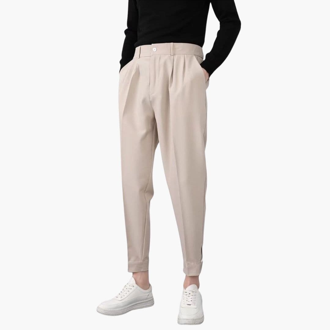 Herrenhose mit Knopfverschluss und Seitentaschen