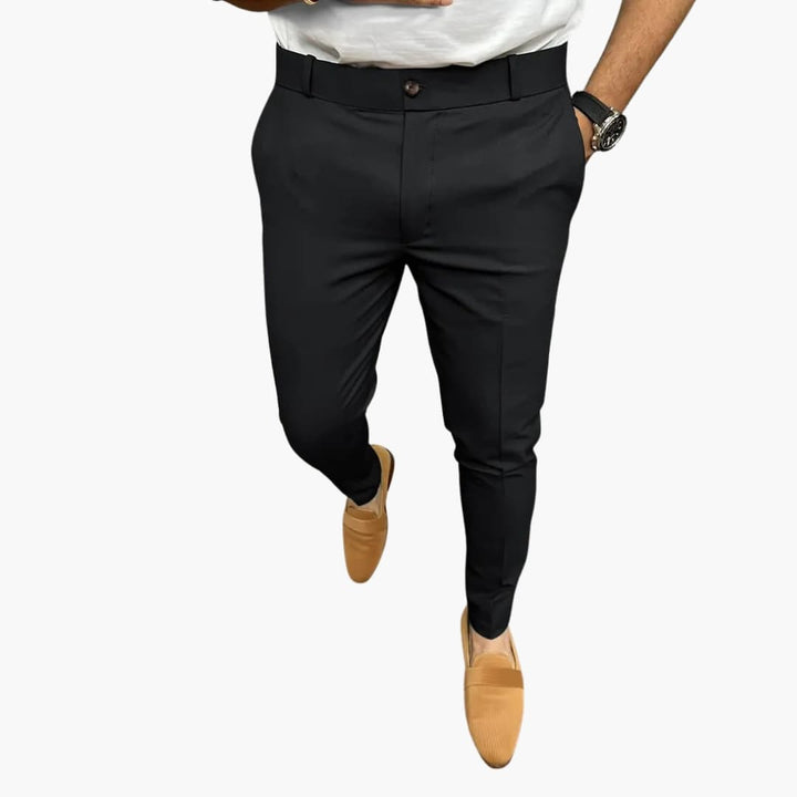 Herrenhose mit schmalem Bein und Seitentaschen