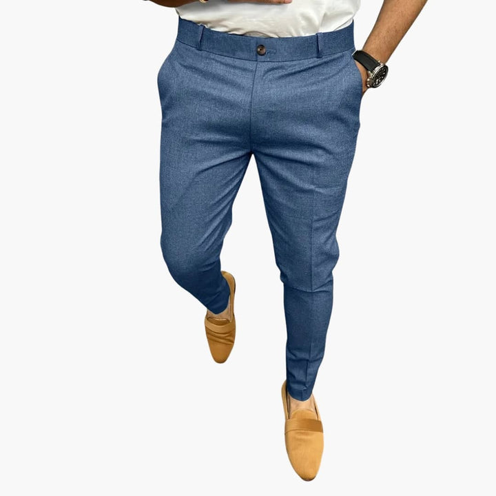 Herrenhose mit schmalem Bein und Seitentaschen